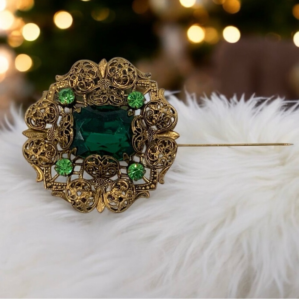 Vintage West Germany Ornate Brass Filigree Emerald Green Rhinestone Brooch Pin - Picture 6 of 8